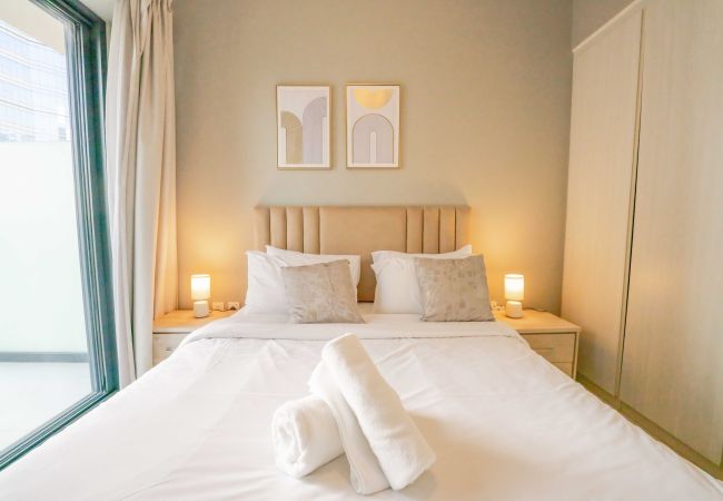 Apartment in Dubai - Affordable 1BR Close to Public Transit - ZAD-13