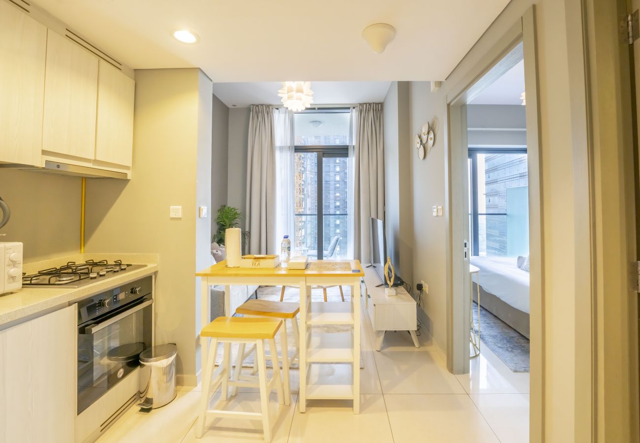 Apartment in Dubai - Affordable 1BR Close to Public Transit - ZAD-13