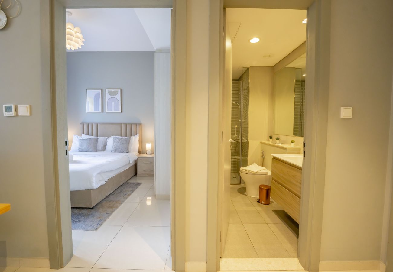 Apartment in Dubai - Affordable 1BR Close to Public Transit - ZAD-13