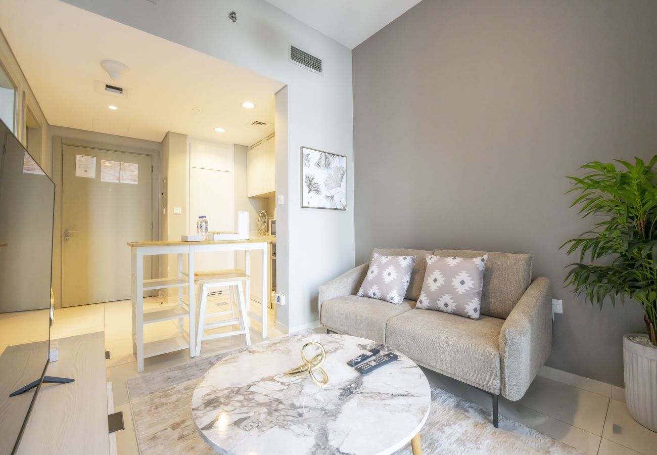Apartment in Dubai - Affordable 1BR Close to Public Transit - ZAD-13