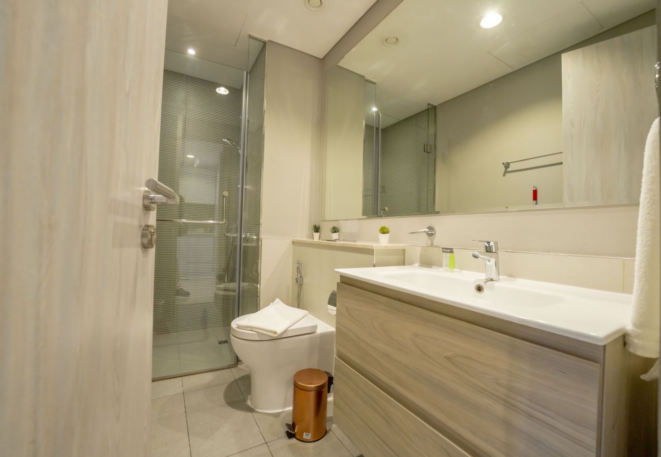 Apartment in Dubai - Affordable 1BR Close to Public Transit - ZAD-13