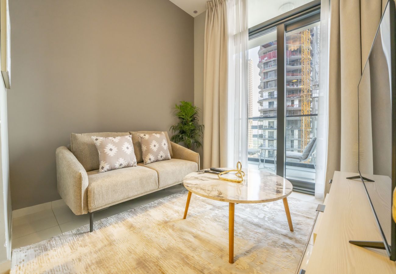 Apartment in Dubai - Affordable 1BR Close to Public Transit - ZAD-13