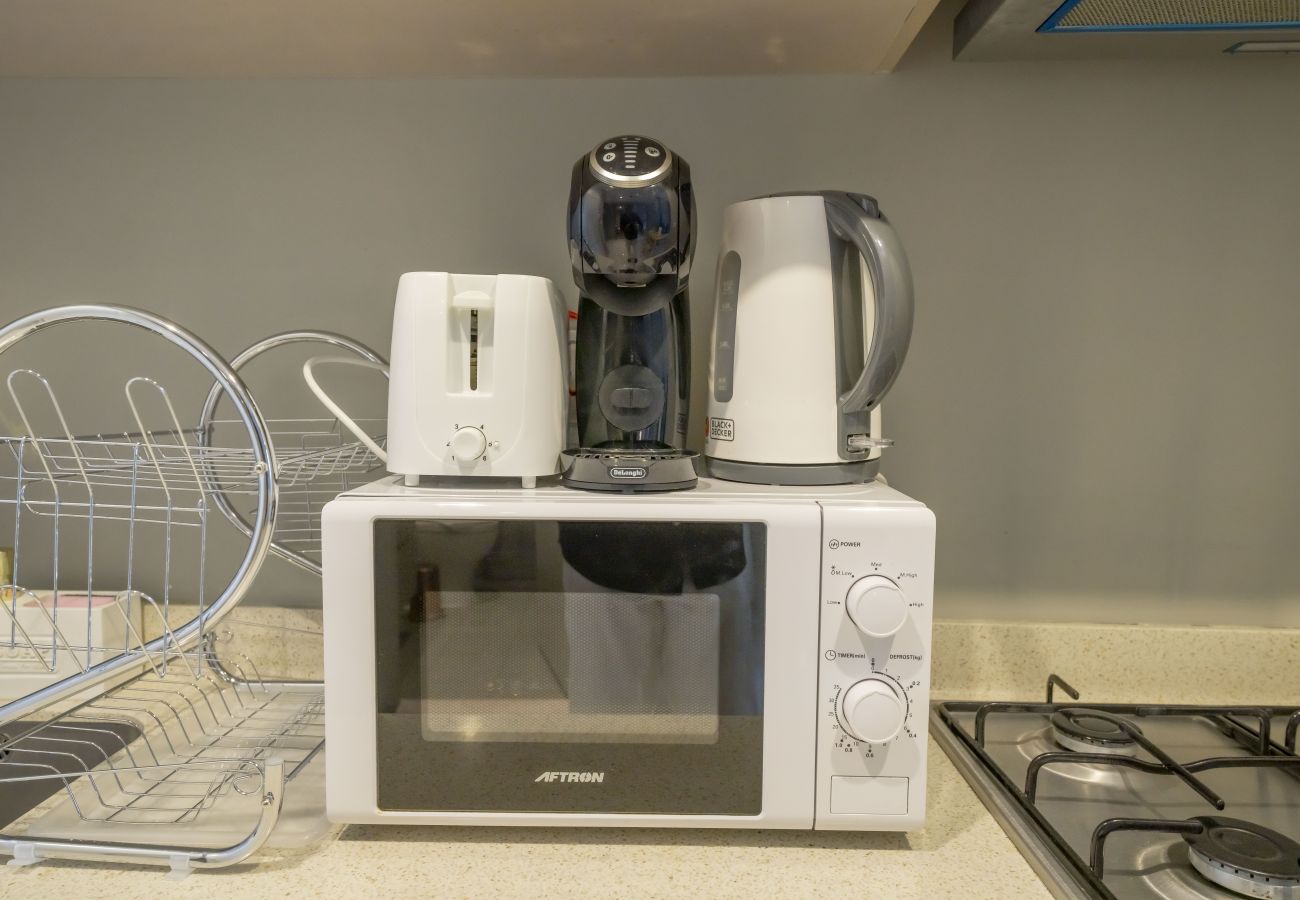 Apartment in Dubai - Affordable 1BR Close to Public Transit - ZAD-13