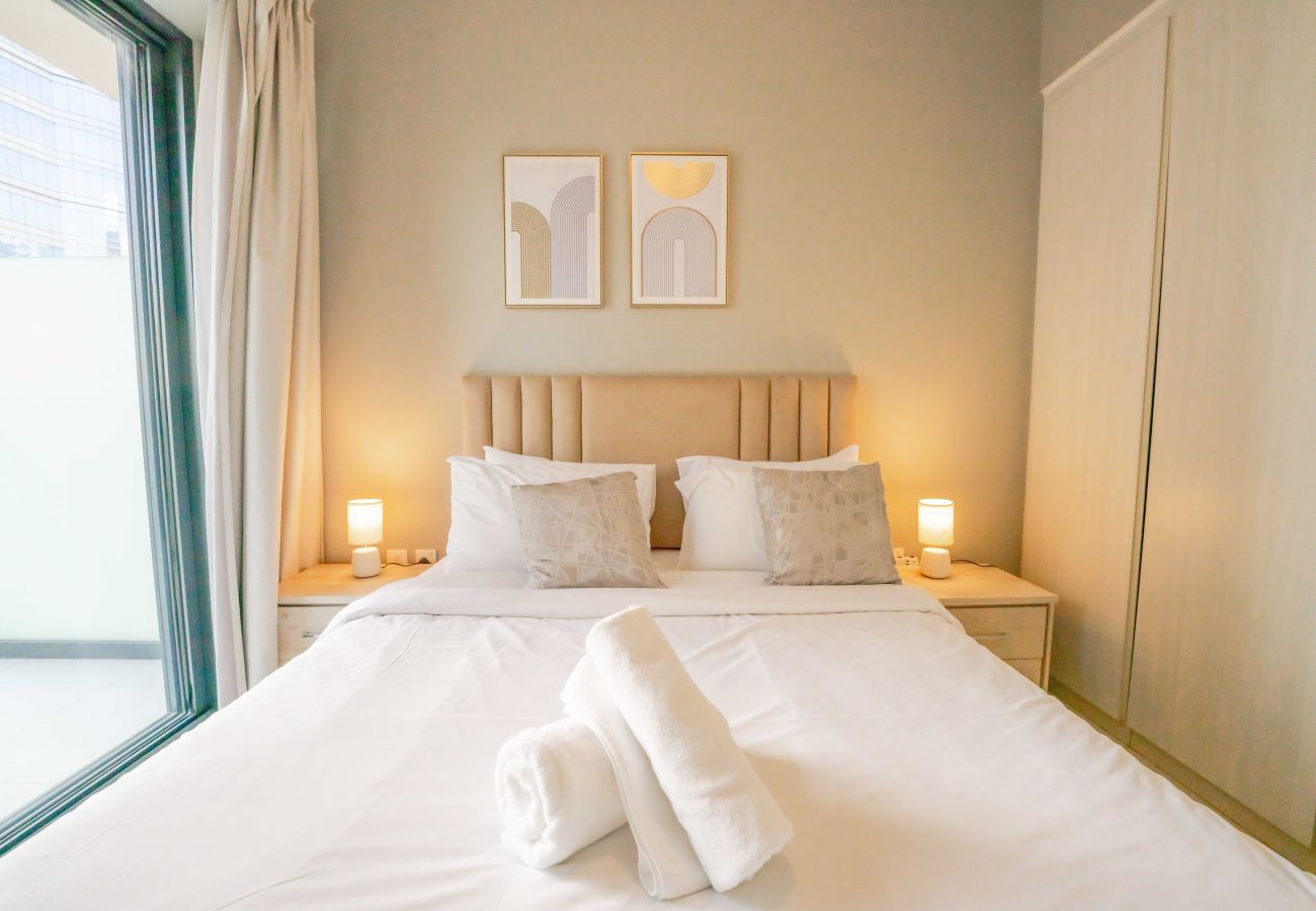 Apartment in Dubai - Affordable 1BR Close to Public Transit - ZAD-13