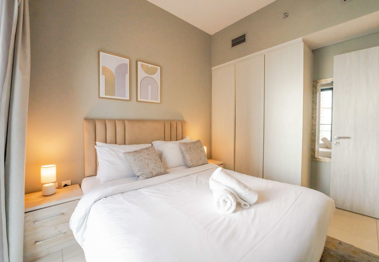 Apartment in Dubai - Affordable 1BR Close to Public Transit - ZAD-13