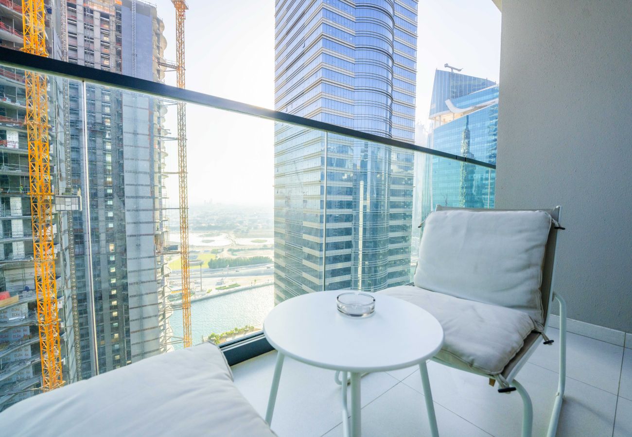 Apartment in Dubai - Affordable 1BR Close to Public Transit - ZAD-13