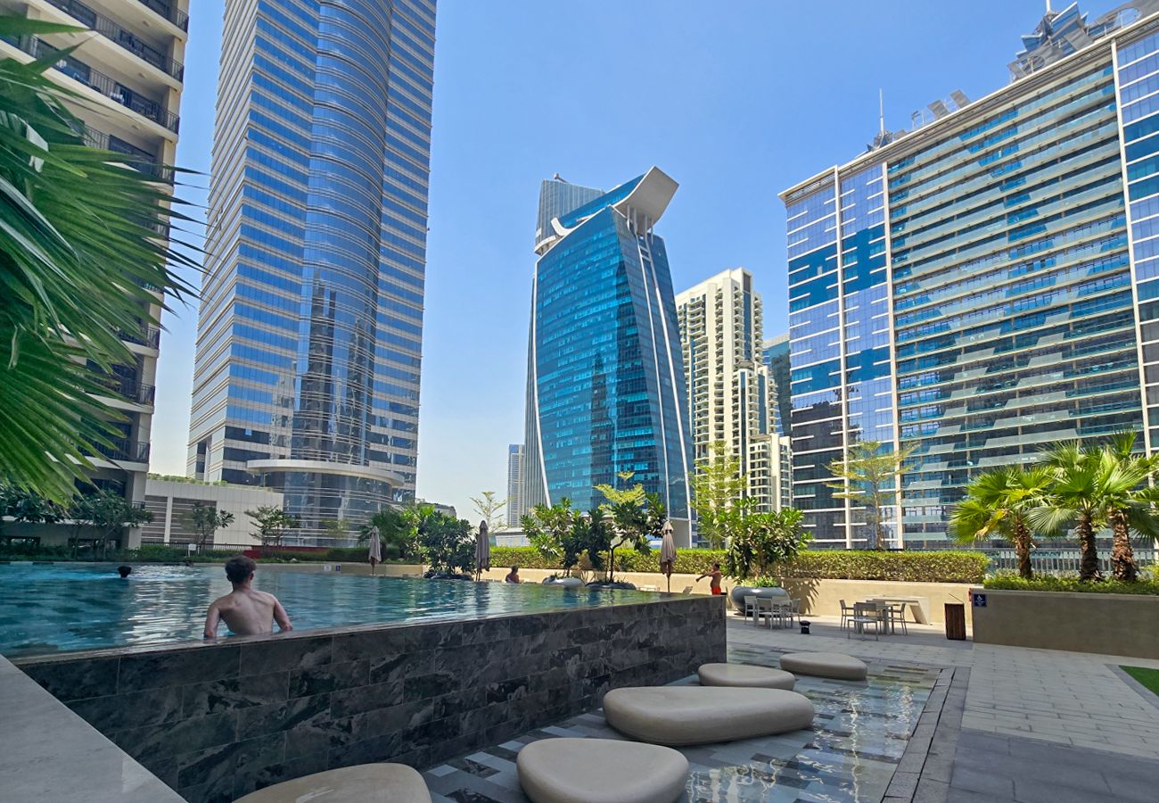 Apartment in Dubai - Affordable 1BR Close to Public Transit - ZAD-13