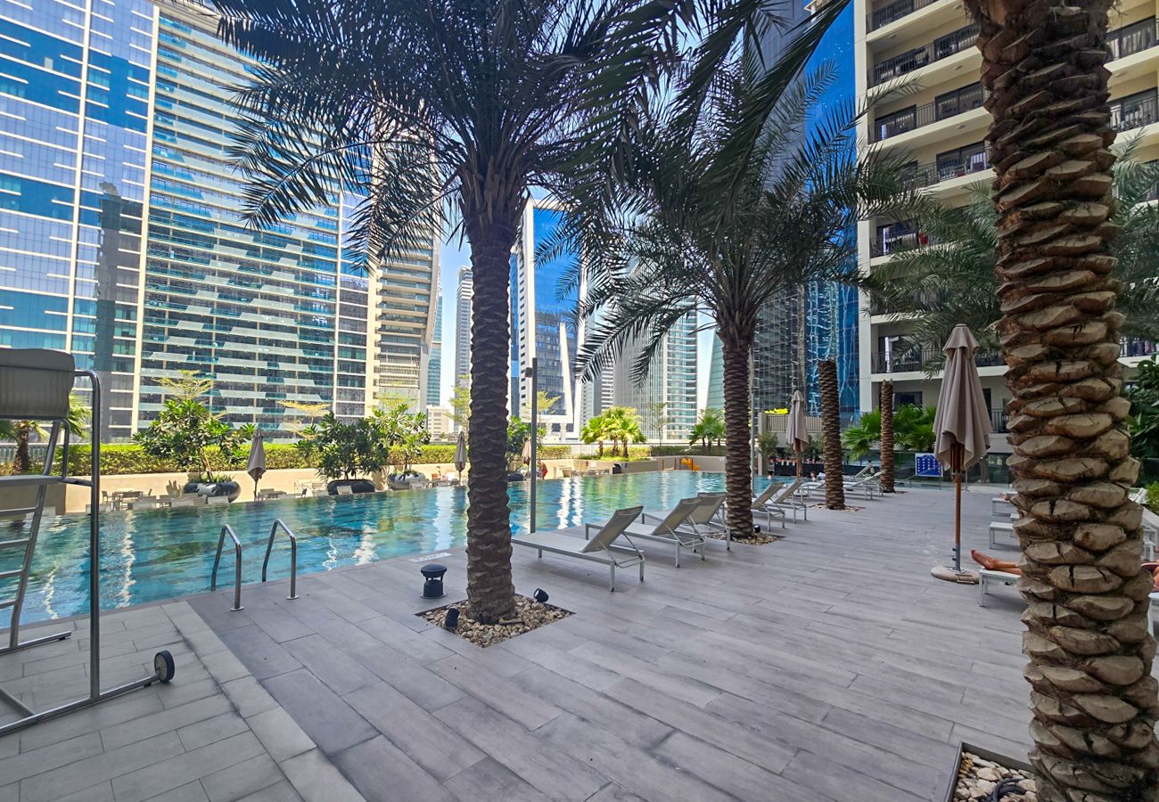 Apartment in Dubai - Affordable 1BR Close to Public Transit - ZAD-13