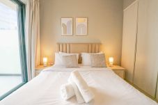 Apartment in Dubai - Affordable 1BR Close to Public Transit...