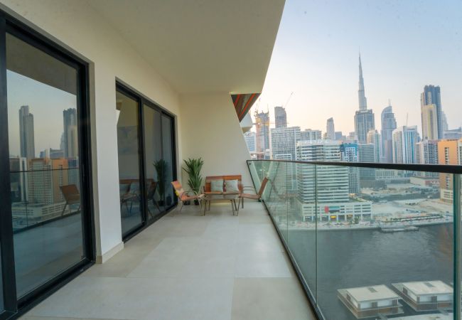 Apartment in Dubai - Luxury 1BR with In-Unit Laundry - BCAN-05