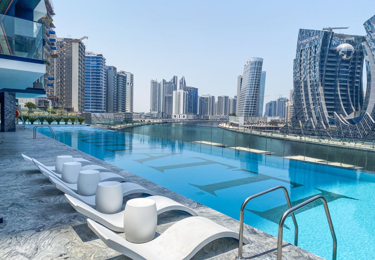 Apartment in Dubai - Luxury 1BR with In-Unit Laundry - BCAN-05
