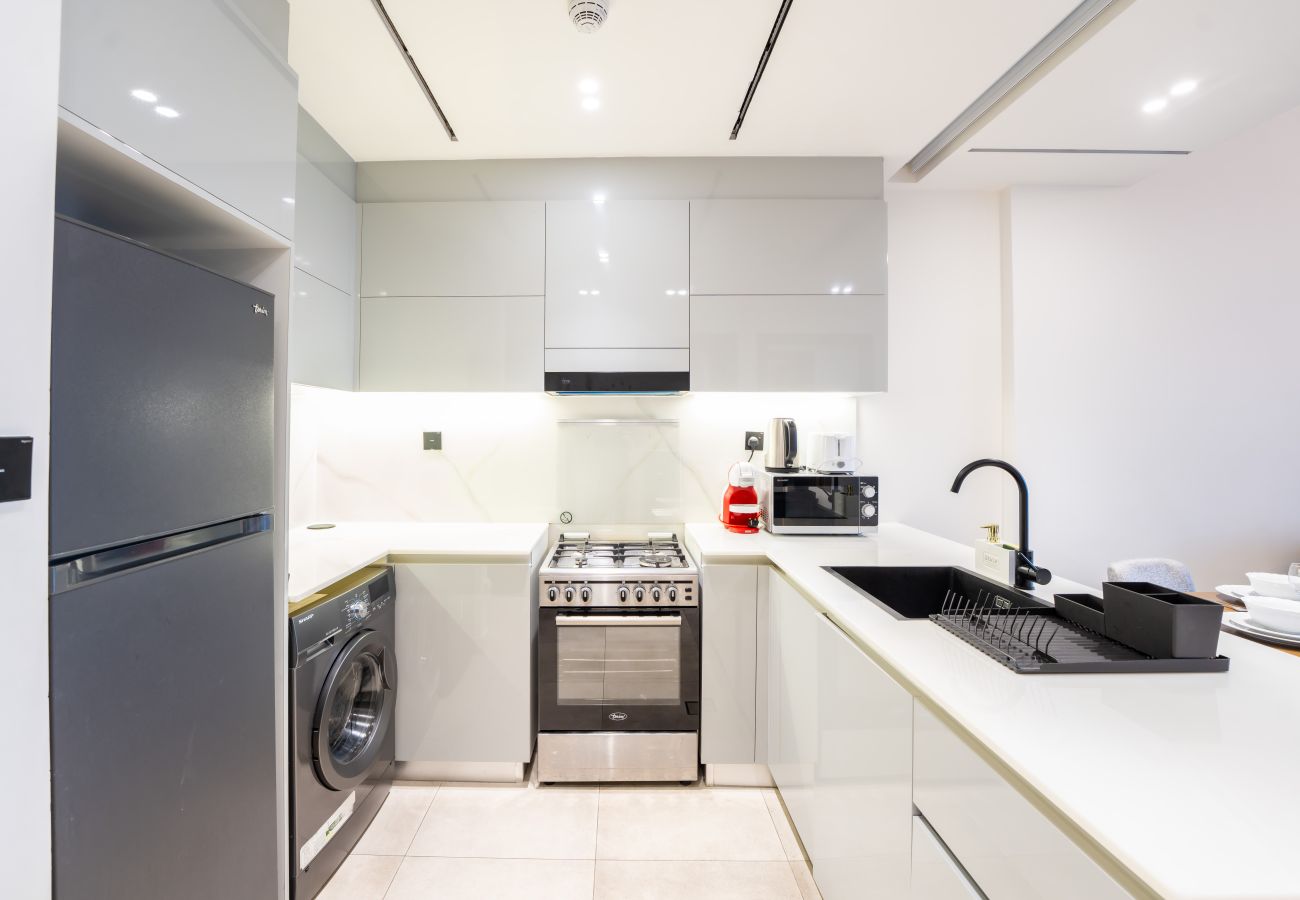 Apartment in Dubai - Luxury 1BR with In-Unit Laundry - BCAN-05