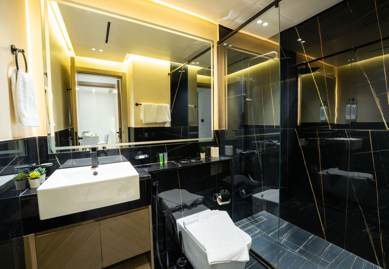 Apartment in Dubai - Luxury 1BR with In-Unit Laundry - BCAN-05