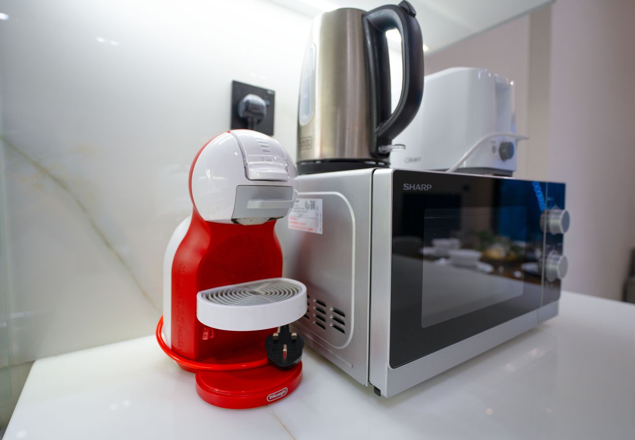 Apartment in Dubai - Luxury 1BR with In-Unit Laundry - BCAN-05