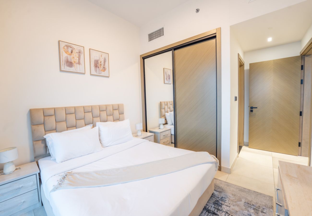 Apartment in Dubai - Luxury 1BR with In-Unit Laundry - BCAN-05