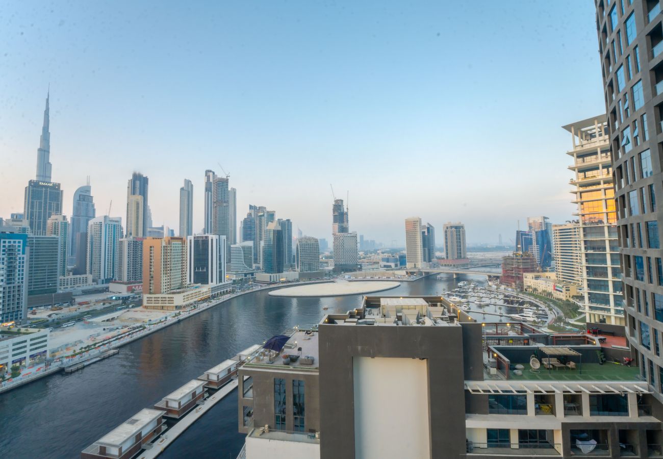 Apartment in Dubai - Luxury 1BR with In-Unit Laundry - BCAN-05