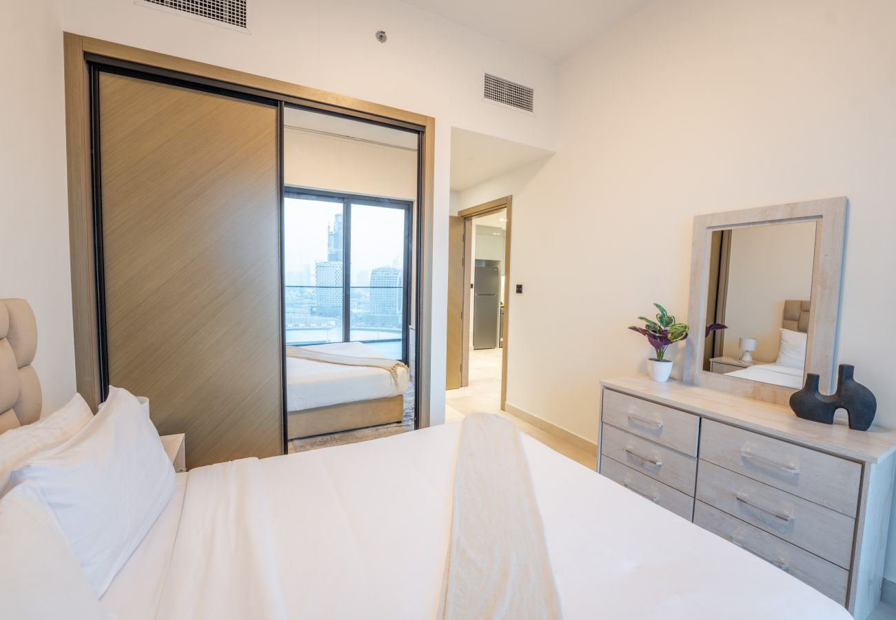 Apartment in Dubai - Luxury 1BR with In-Unit Laundry - BCAN-05