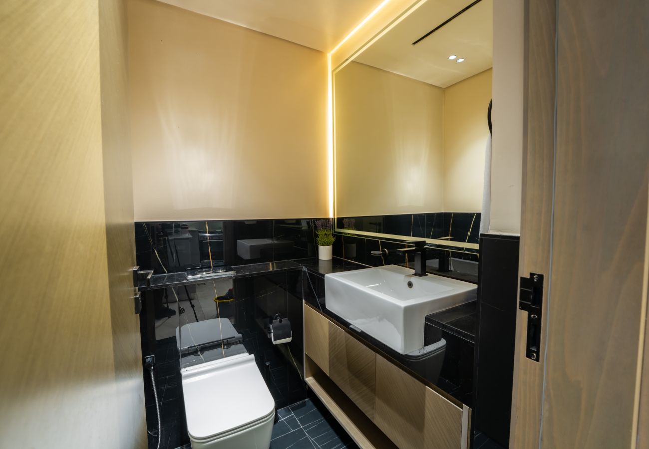 Apartment in Dubai - Luxury 1BR with In-Unit Laundry - BCAN-05