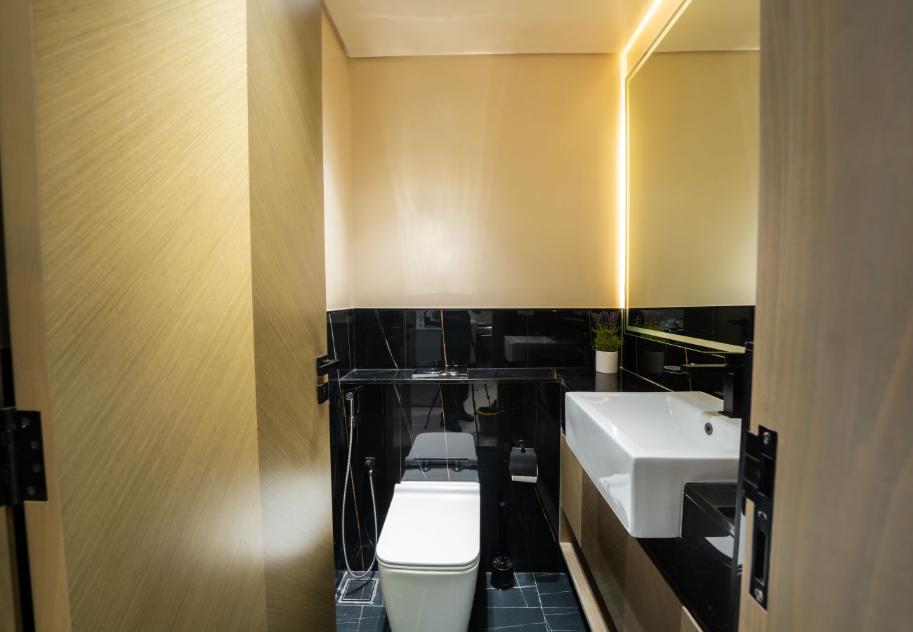 Apartment in Dubai - Luxury 1BR with In-Unit Laundry - BCAN-05