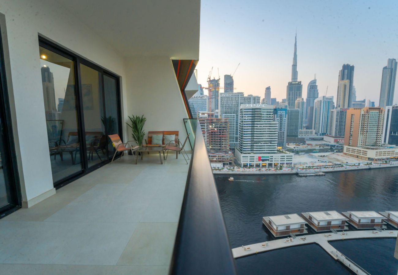 Apartment in Dubai - Luxury 1BR with In-Unit Laundry - BCAN-05