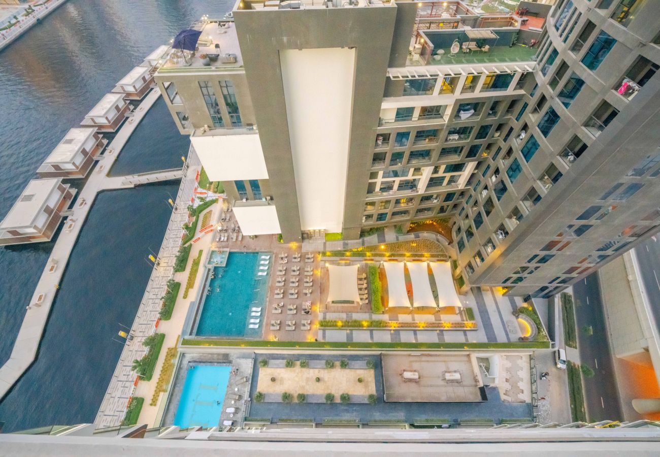 Apartment in Dubai - Luxury 1BR with In-Unit Laundry - BCAN-05