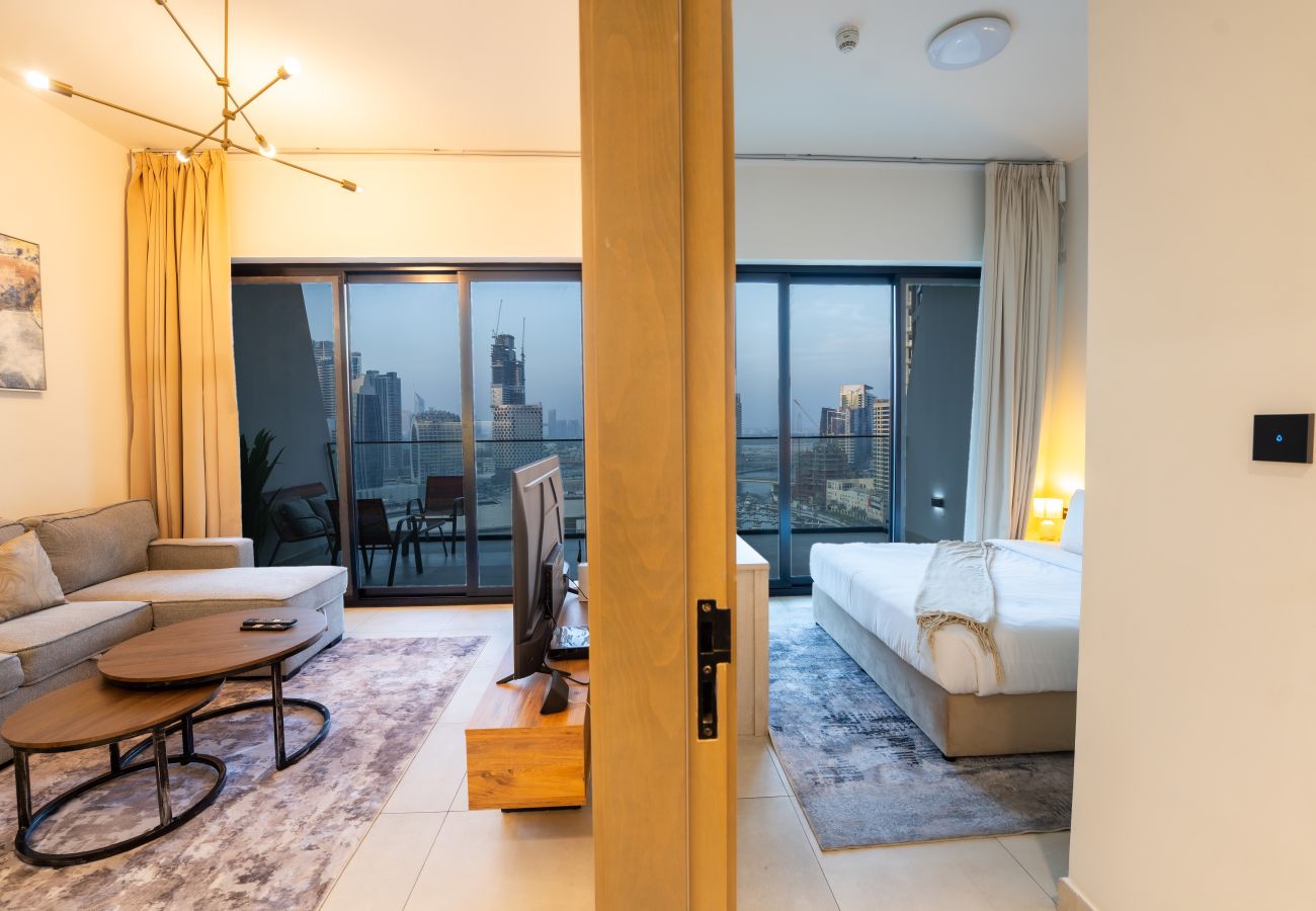 Apartment in Dubai - Luxury 1BR with In-Unit Laundry - BCAN-05