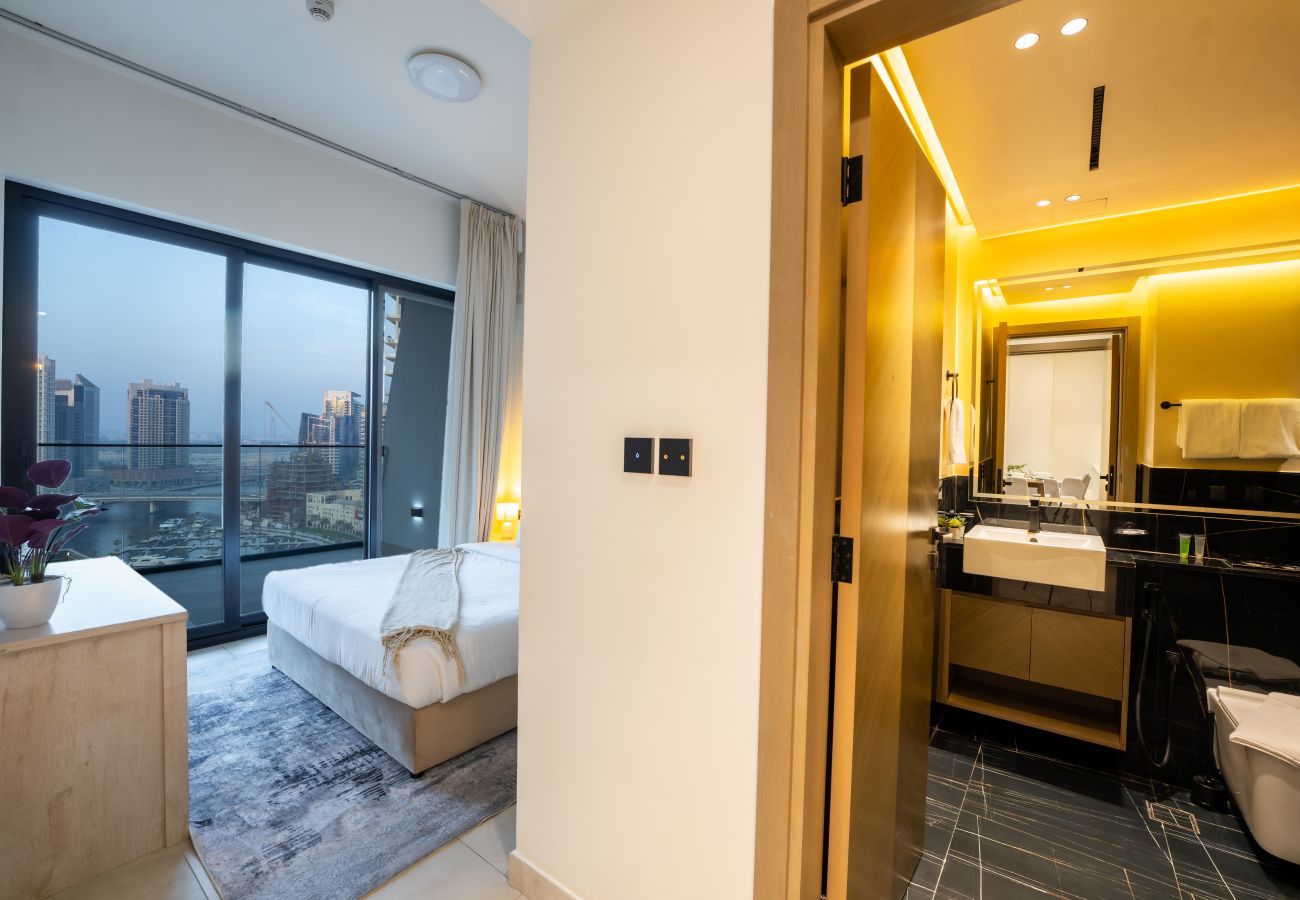 Apartment in Dubai - Luxury 1BR with In-Unit Laundry - BCAN-05