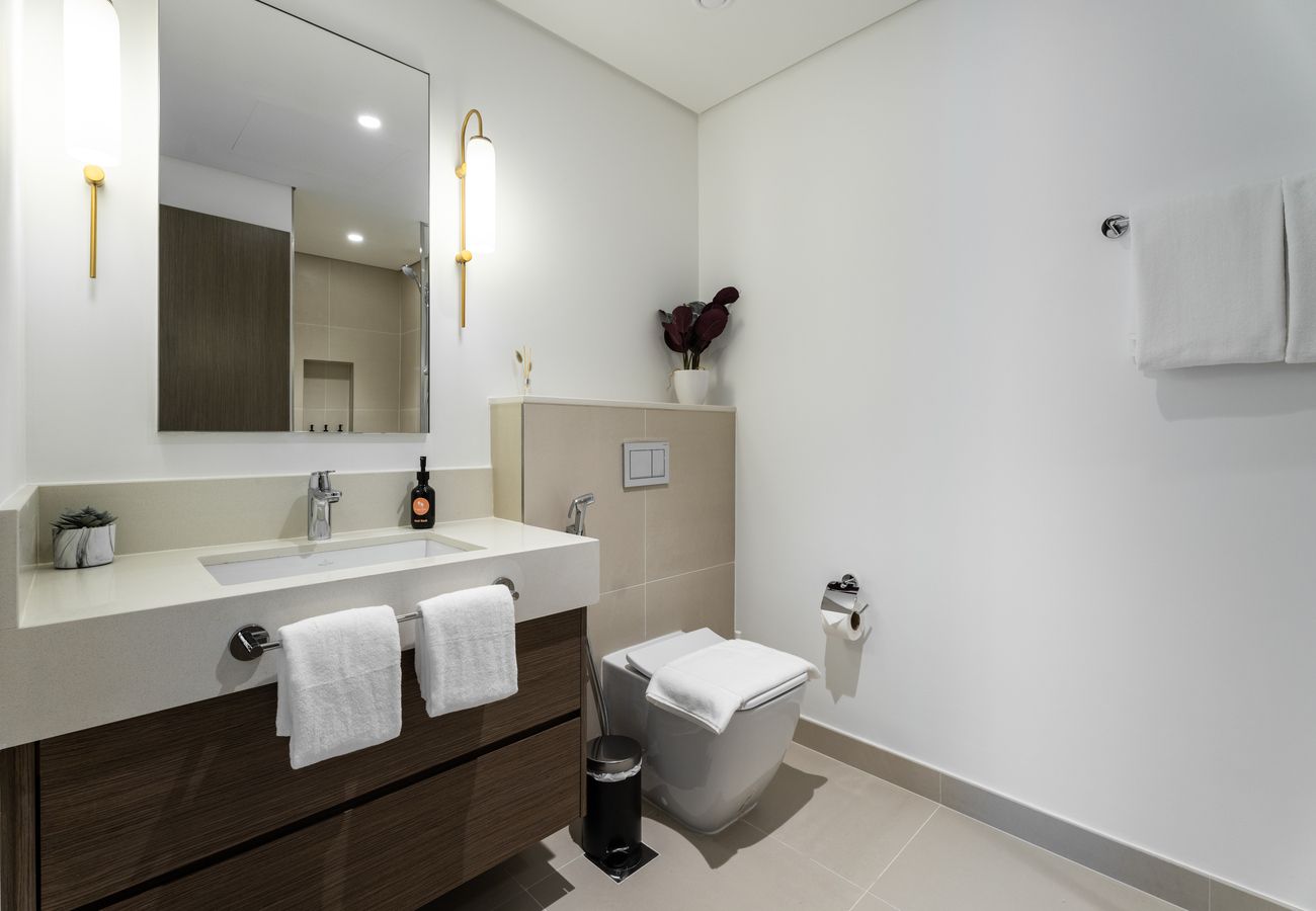 Apartment in Dubai - 2BR Unit with Premium Amenities at Icon Bay - ICO2-06