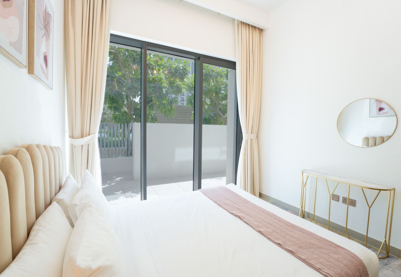 Apartment in Dubai - EasyGo - 2BR Luxury Apt-Terrace w/ Pool Access