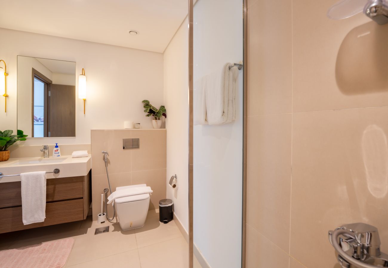 Apartment in Dubai - EasyGo - 2BR Luxury Apt-Terrace w/ Pool Access