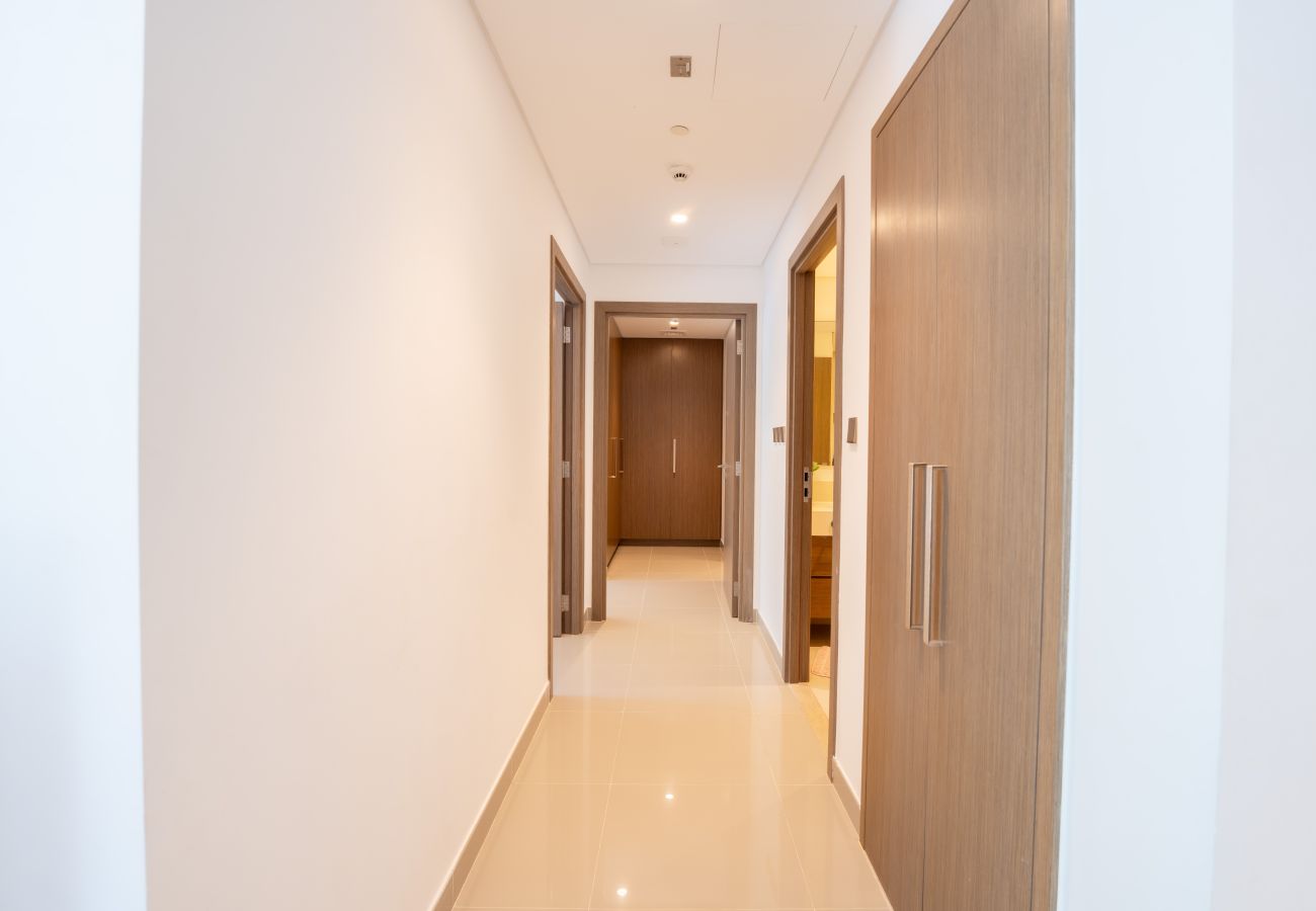 Apartment in Dubai - EasyGo - 2BR Luxury Apt-Terrace w/ Pool Access