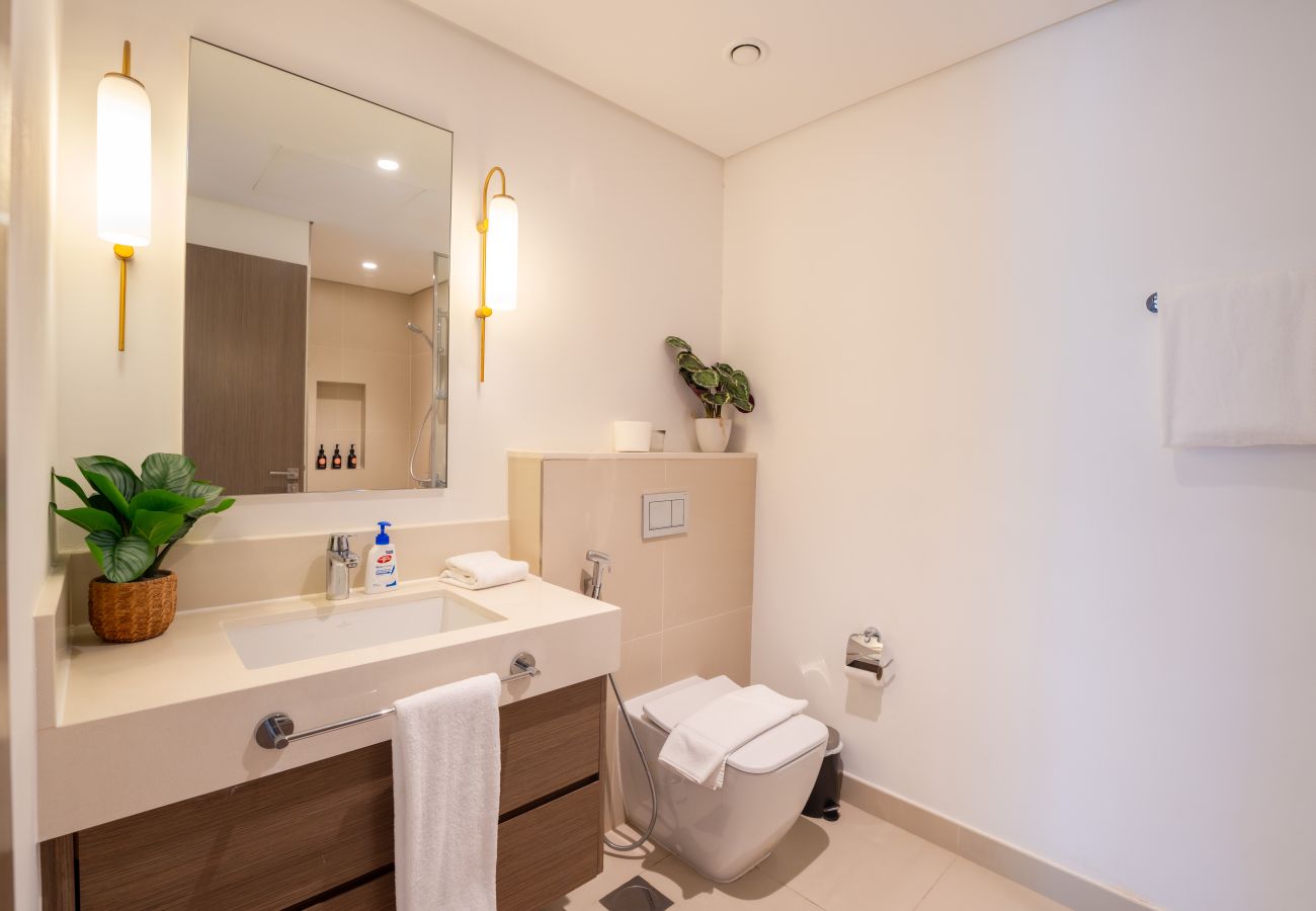Apartment in Dubai - EasyGo - 2BR Luxury Apt-Terrace w/ Pool Access