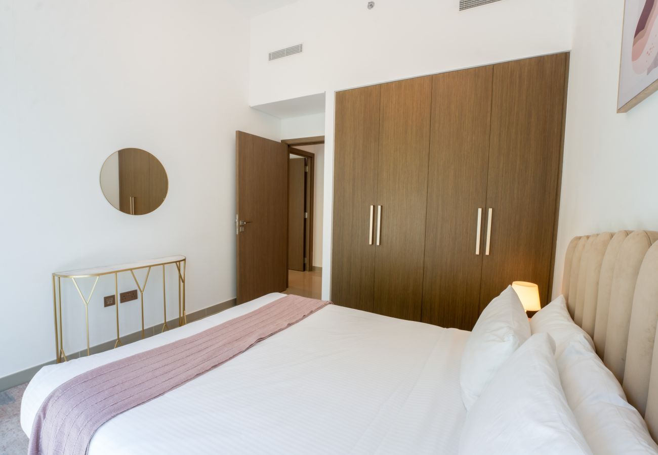 Apartment in Dubai - EasyGo - 2BR Luxury Apt-Terrace w/ Pool Access