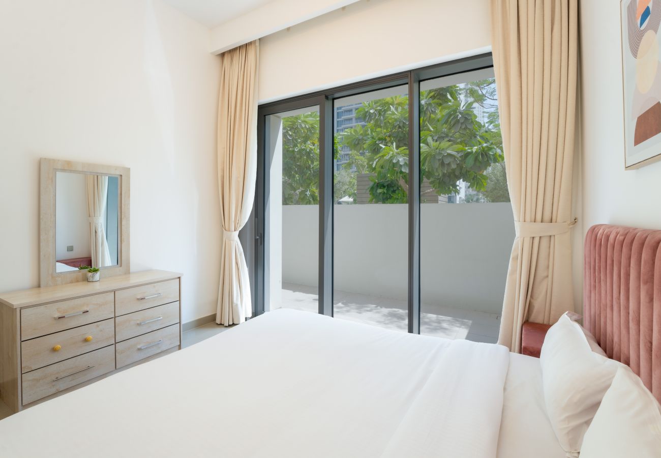 Apartment in Dubai - EasyGo - 2BR Luxury Apt-Terrace w/ Pool Access