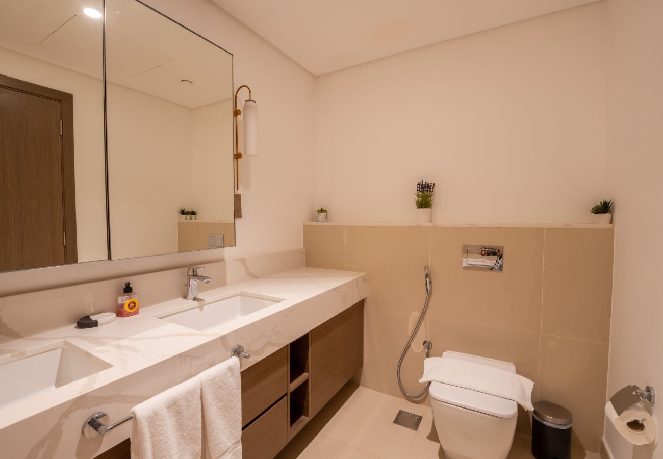 Apartment in Dubai - EasyGo - 2BR Luxury Apt-Terrace w/ Pool Access