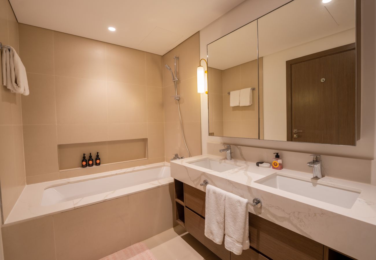 Apartment in Dubai - EasyGo - 2BR Luxury Apt-Terrace w/ Pool Access