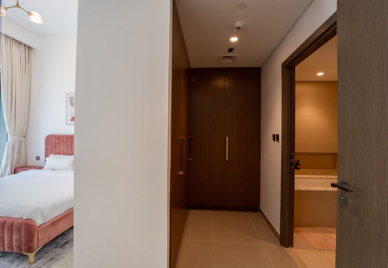 Apartment in Dubai - EasyGo - 2BR Luxury Apt-Terrace w/ Pool Access