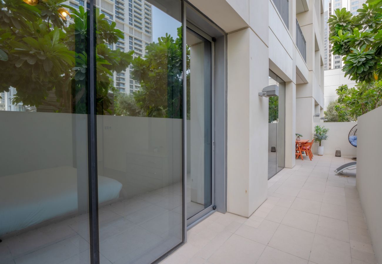 Apartment in Dubai - EasyGo - 2BR Luxury Apt-Terrace w/ Pool Access