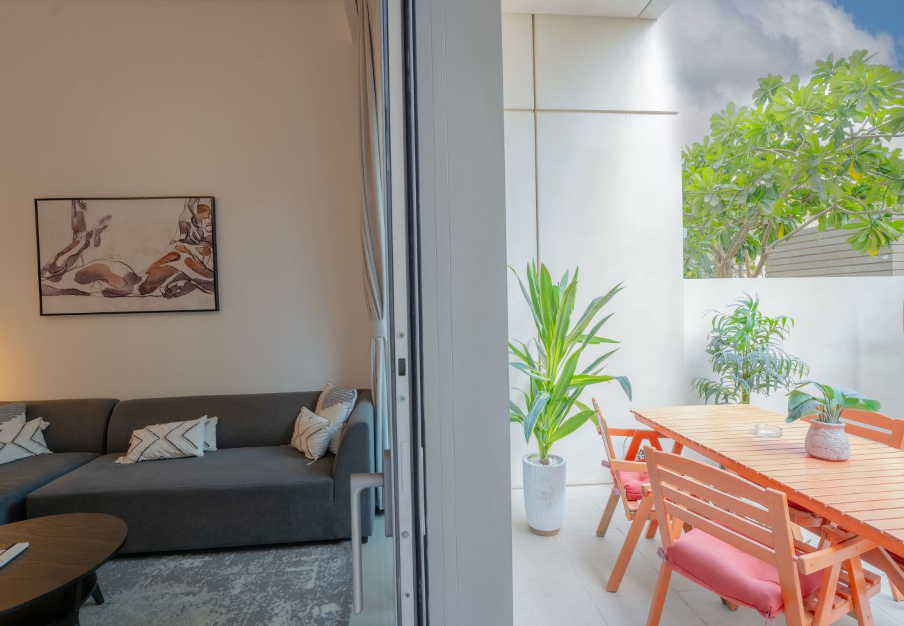 Apartment in Dubai - EasyGo - 2BR Luxury Apt-Terrace w/ Pool Access