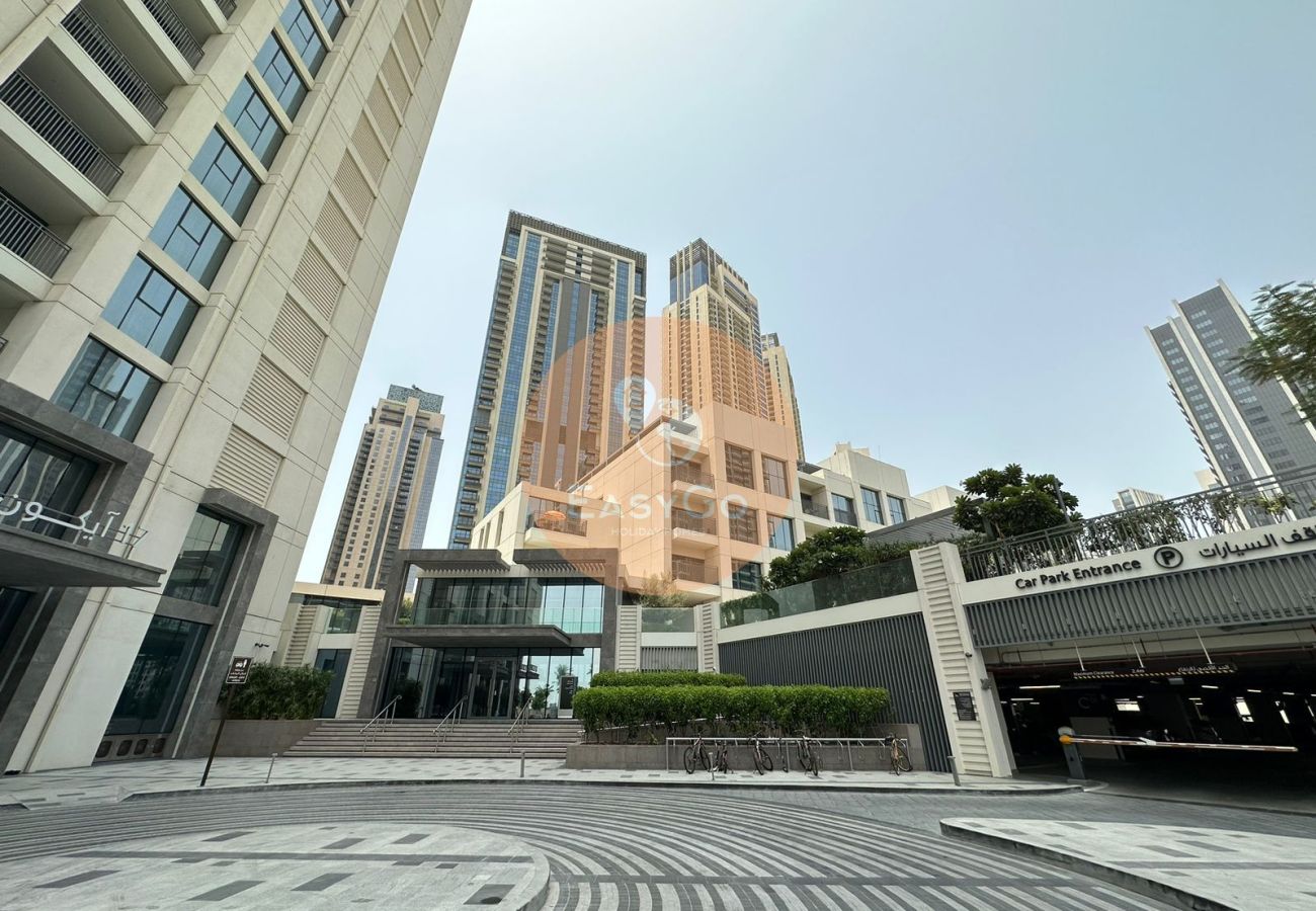 Apartment in Dubai - EasyGo - 2BR Luxury Apt-Terrace w/ Pool Access