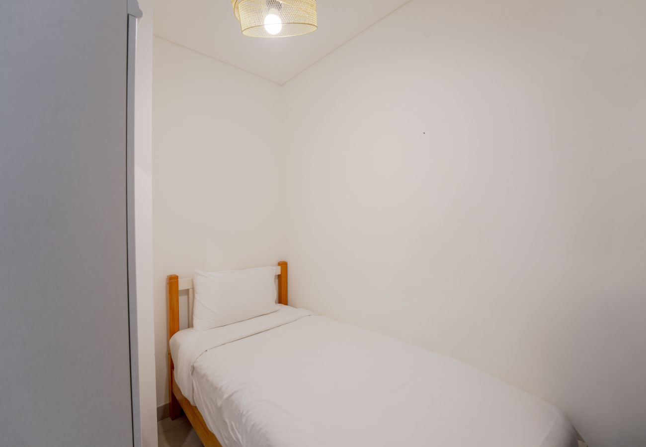 Apartment in Dubai - EasyGo – Sobha Waves 1 Bedroom + Study 