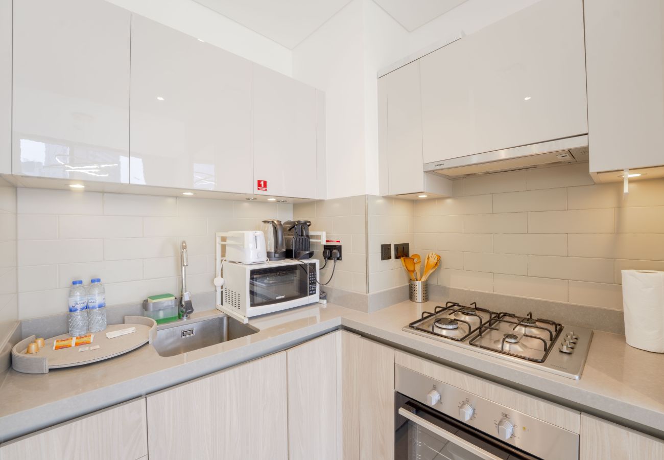 Apartment in Dubai - EasyGo – Sobha Waves 1 Bedroom + Study 