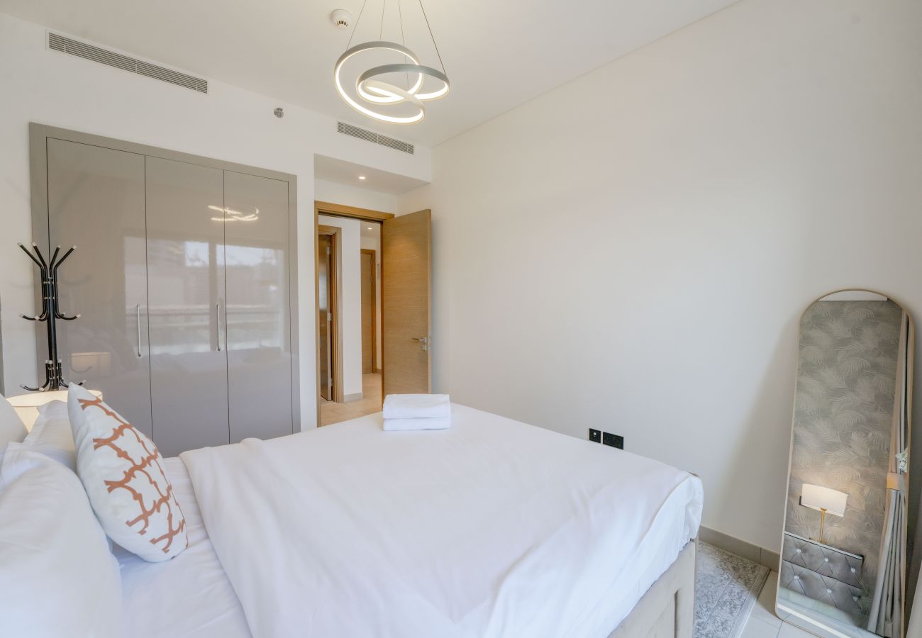 Apartment in Dubai - EasyGo – Sobha Waves 1 Bedroom + Study 