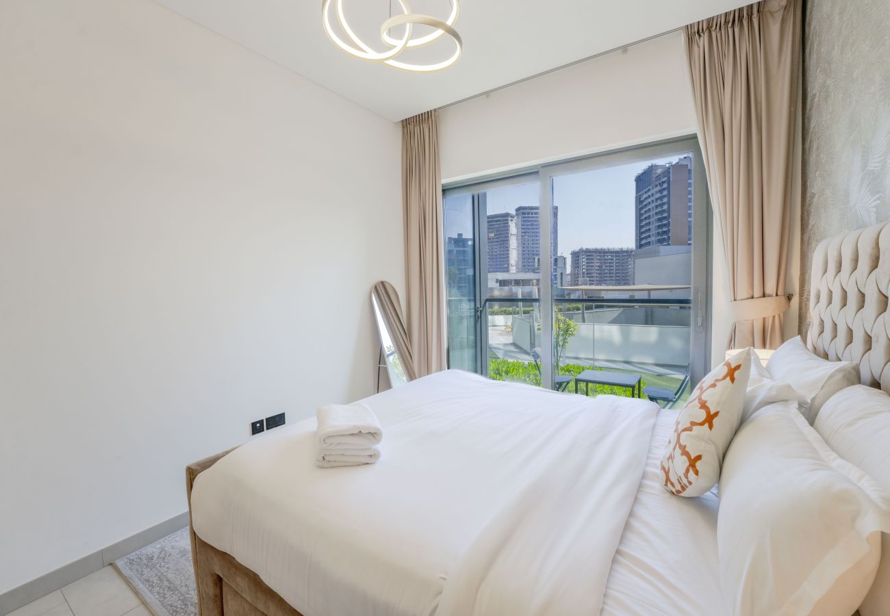 Apartment in Dubai - EasyGo – Sobha Waves 1 Bedroom + Study 