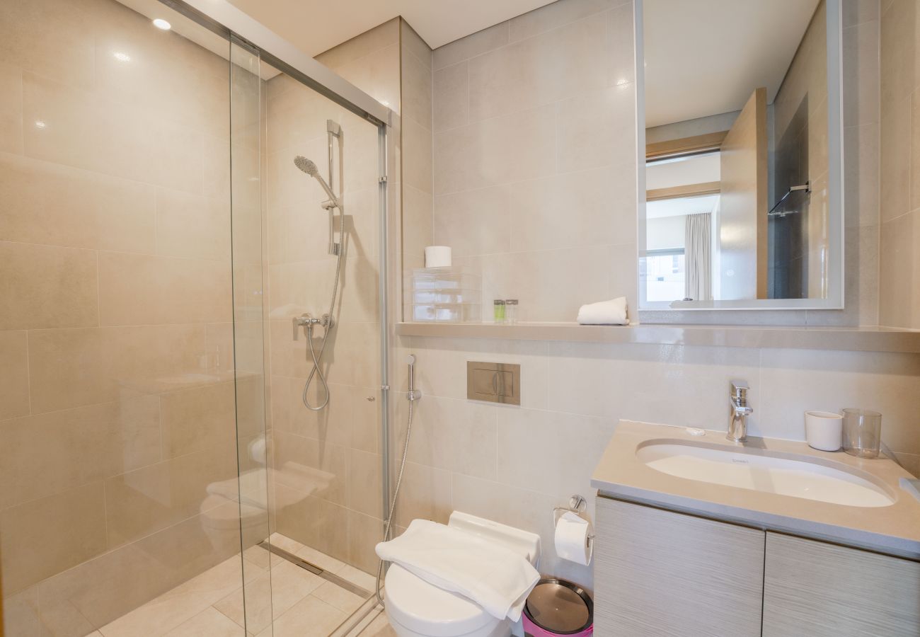 Apartment in Dubai - EasyGo – Sobha Waves 1 Bedroom + Study 