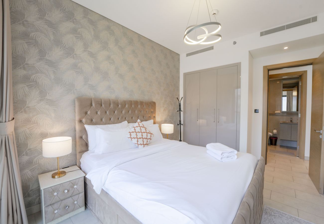 Apartment in Dubai - EasyGo – Sobha Waves 1 Bedroom + Study 