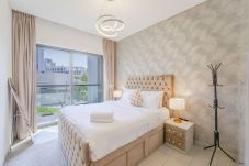 Apartment in Dubai - EasyGo – Sobha Waves 1 Bedroom +...