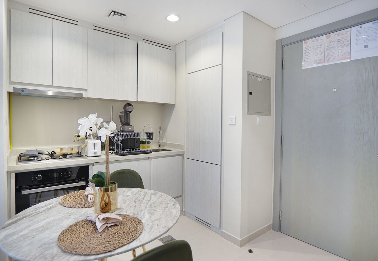Apartment in Dubai - Cozy/sofabed/connected property Za16