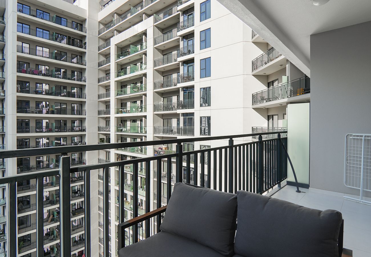 Apartment in Dubai - Cozy/sofabed/connected property Za16