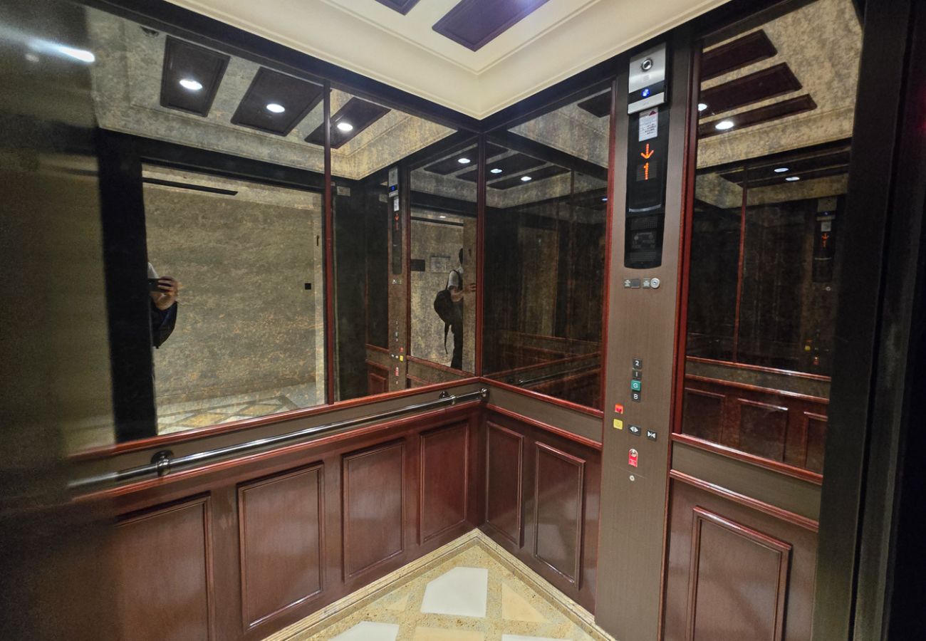 Apartment in Dubai - Spacious/authentic/city center